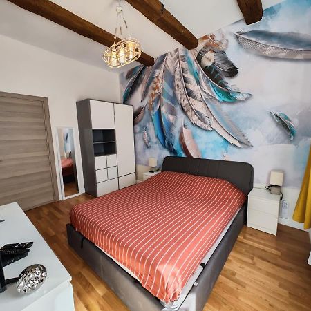 Apart Sofia Lion Bridge 2Bdr Self Check In Apartment Bagian luar foto