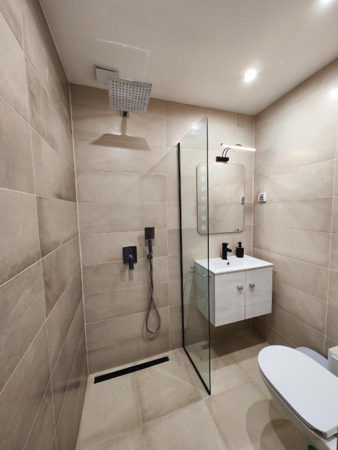 Apart Sofia Lion Bridge 2Bdr Self Check In Apartment Bagian luar foto