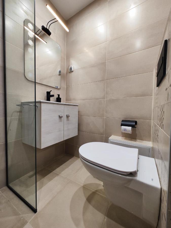 Apart Sofia Lion Bridge 2Bdr Self Check In Apartment Bagian luar foto